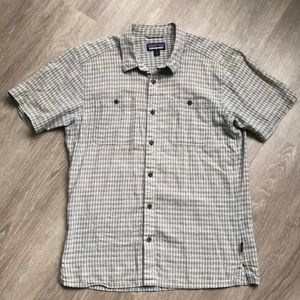 Patagonia Men's Short Sleeve Button-Down Shirt in Gray Plaid